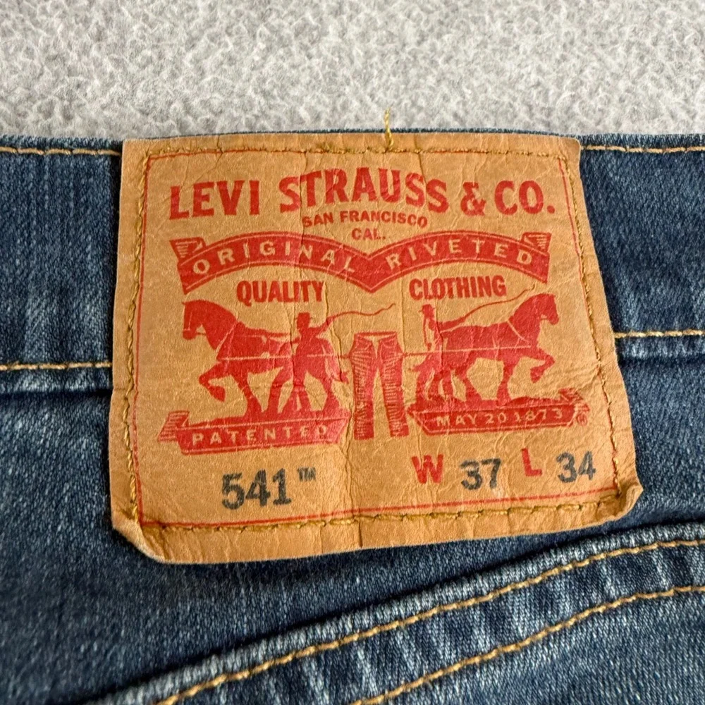 Levi's 541 Athletic Taper Jeans Mens 37x34 Blue Medium Wash Stretch Denim